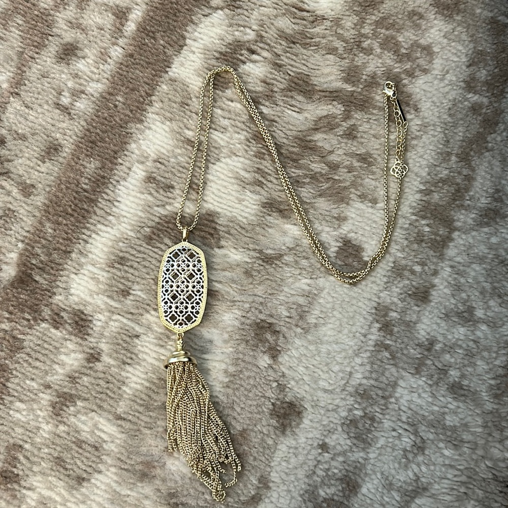 Kendra Scott necklace